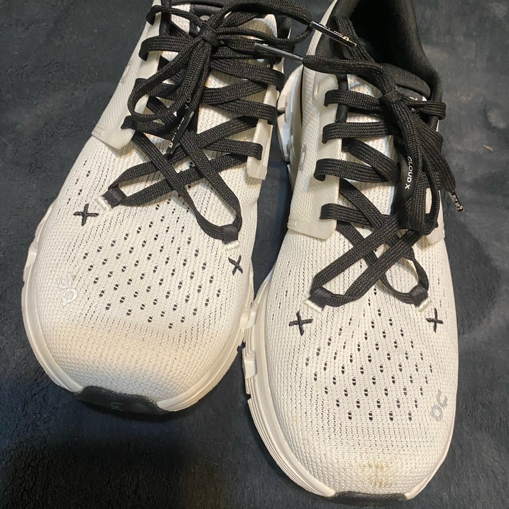 On Running Women’s Cloud X 4 in White and Black